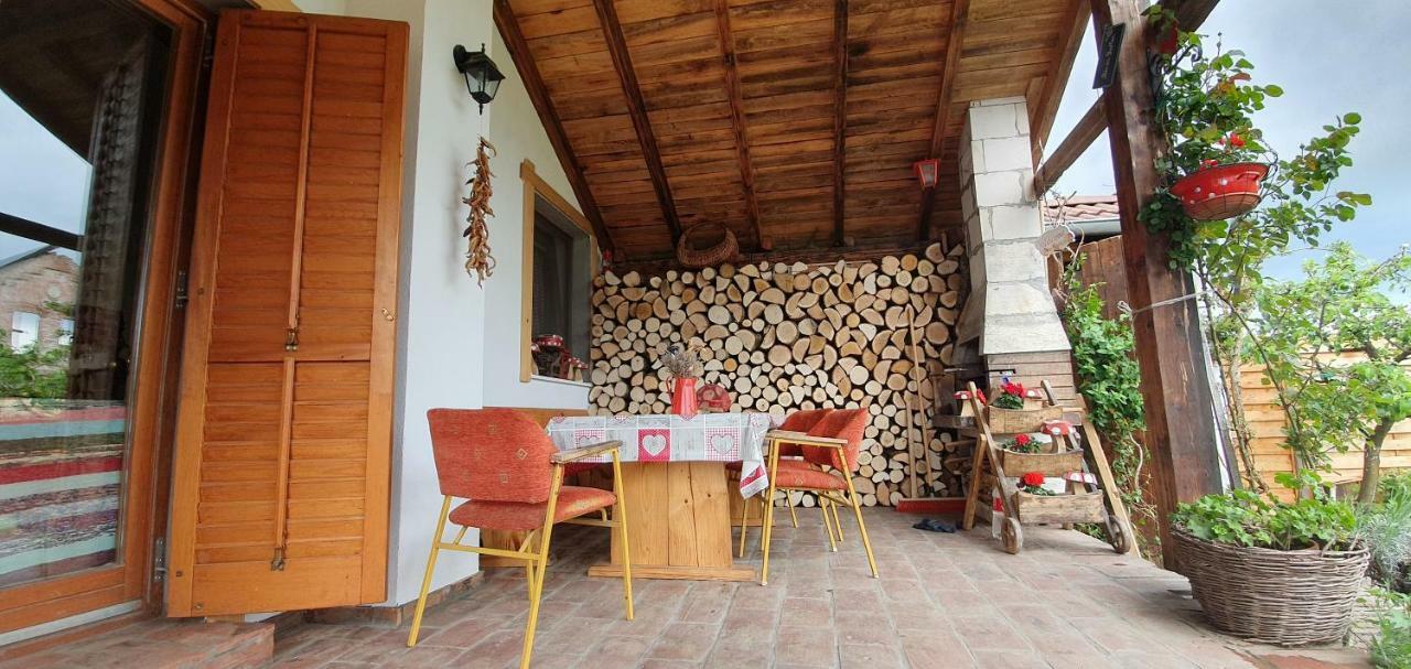 Kuca Za Odmor "Dva Srca" Hotel Ceminac Kültér fotó